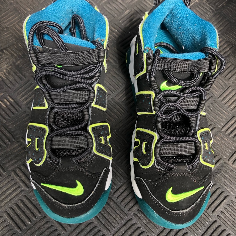 Nike airs